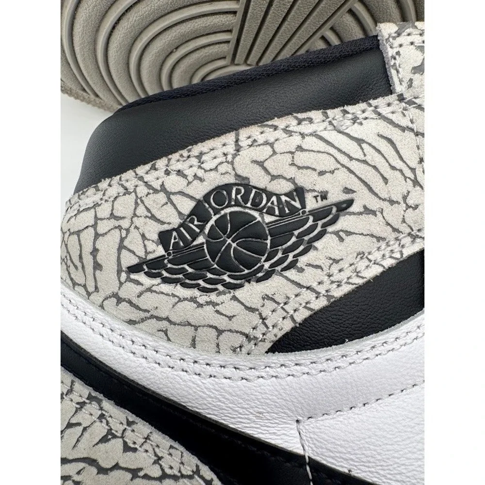 Air Jordan 1 Retro High OG White Cement DZ5485-052 Mens Size 13 Grey Black White